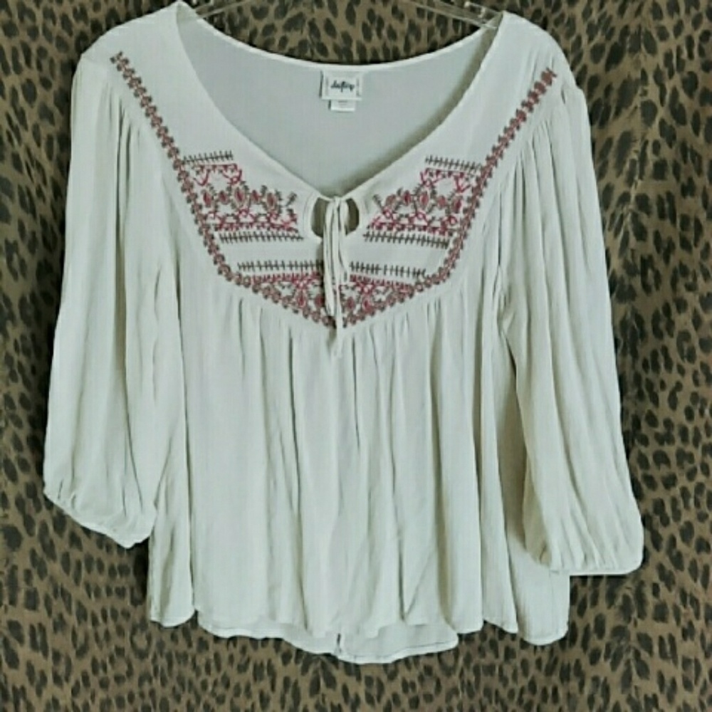 Daytrip Embroidered Boho Type Shirt Size L